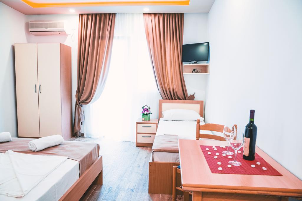 Guest House S-Lux Petrovac Exterior foto